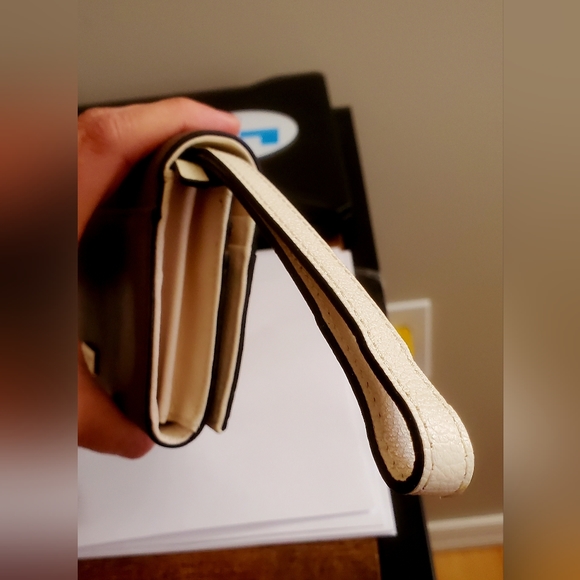 Kate Spade Bow Wallet - Picture 4 of 6